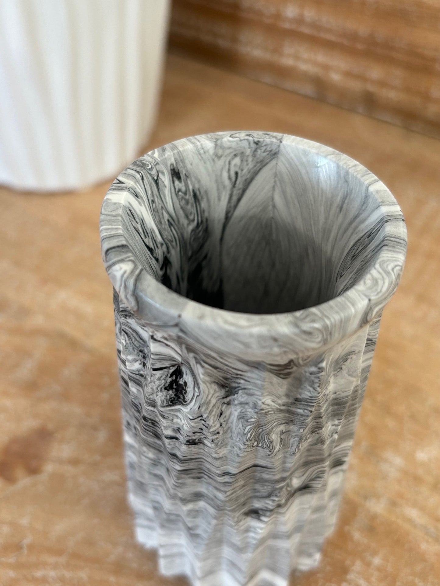 Petit vase marbré