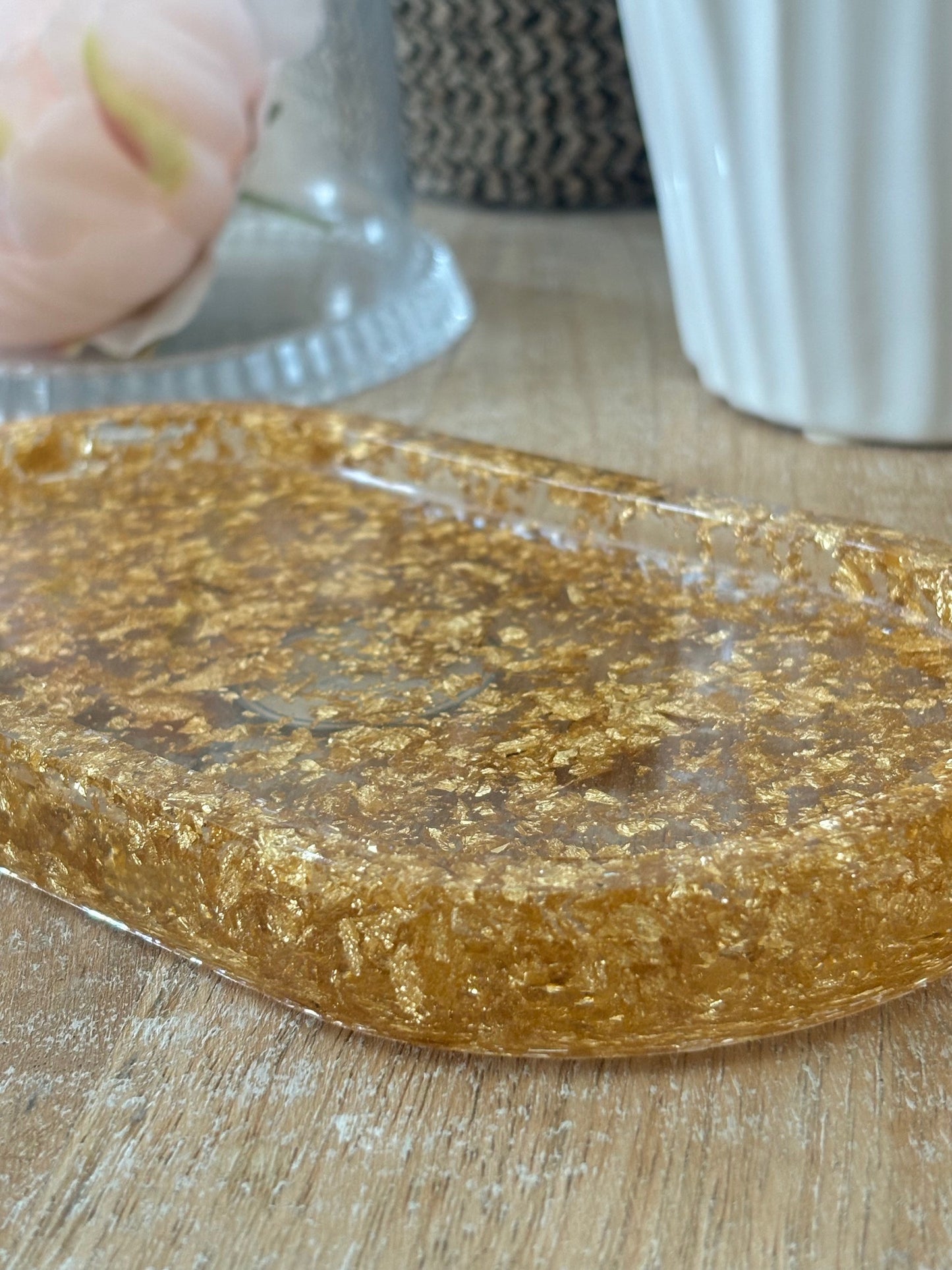 Plateau ovale en résine avec feuille d'or